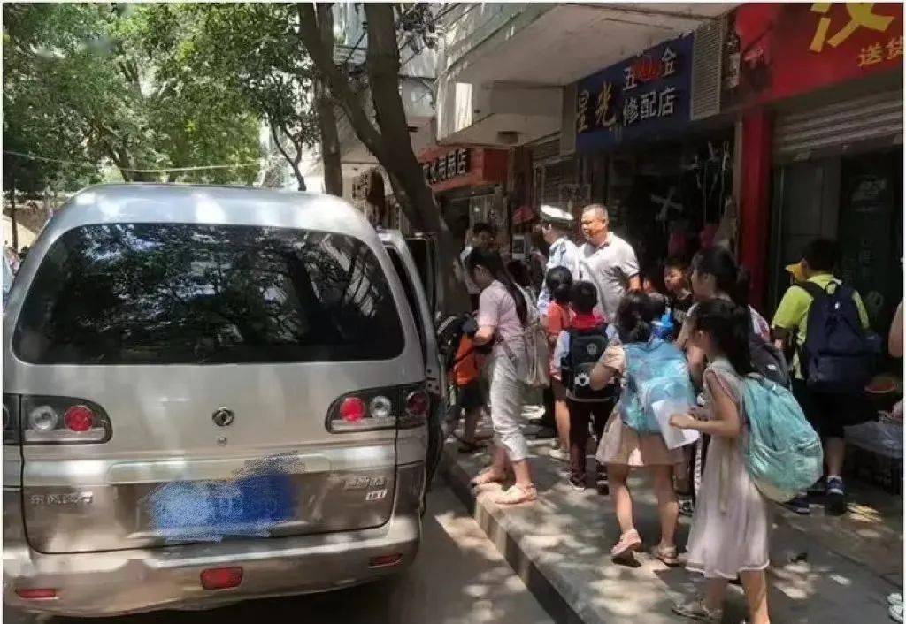 罰款+扣車！平潭交警嚴查“黑校車”！