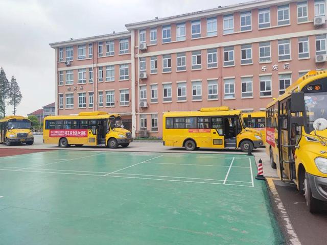 潛江市田家炳實驗小學附屬幼兒園開展校車應急疏散演練活動