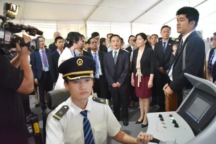 柳州這所學校的“校車”竟然是高鐵！