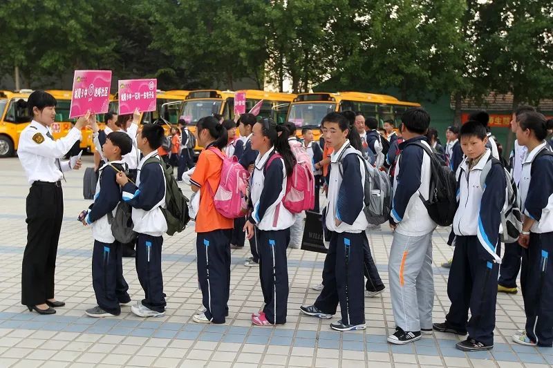 到今天上午，青島大鼻子校車開通整十年啦！