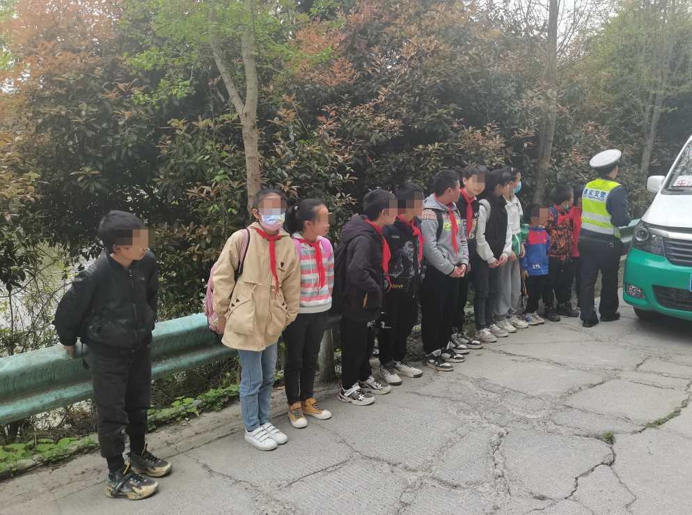 宣判！客運車輛、“黑校車”駕駛?cè)私砸蜃隽恕蚍侵芜`