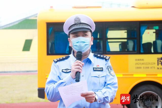 校車發(fā)生交通事故，并引發(fā)自燃？原是多部門聯(lián)合開展校車突發(fā)事故應(yīng)急演練