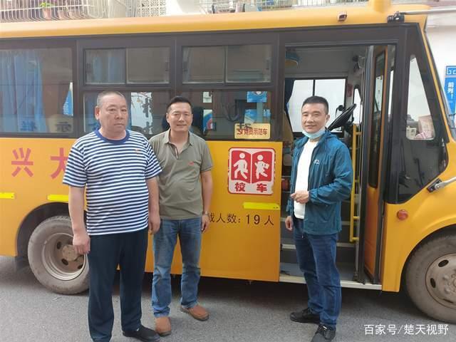 鄂州大興聯(lián)運(yùn)推出“黨員示范車”，打造靚麗的城市風(fēng)景線