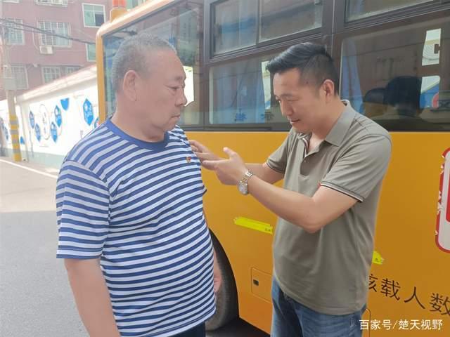 鄂州大興聯(lián)運(yùn)推出“黨員示范車”，打造靚麗的城市風(fēng)景線