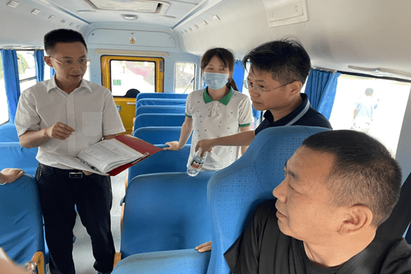 整治校車頑瘴痼疾 確保學(xué)生乘車安全