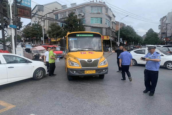 整治校車頑瘴痼疾 確保學(xué)生乘車安全