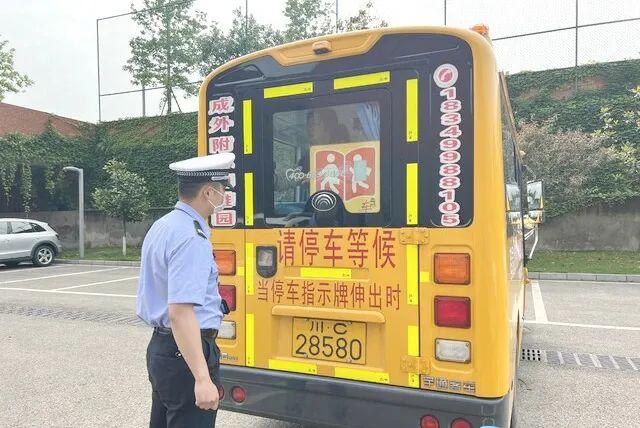 區教育體育局、區交警大隊聯合開展校車安全大檢查