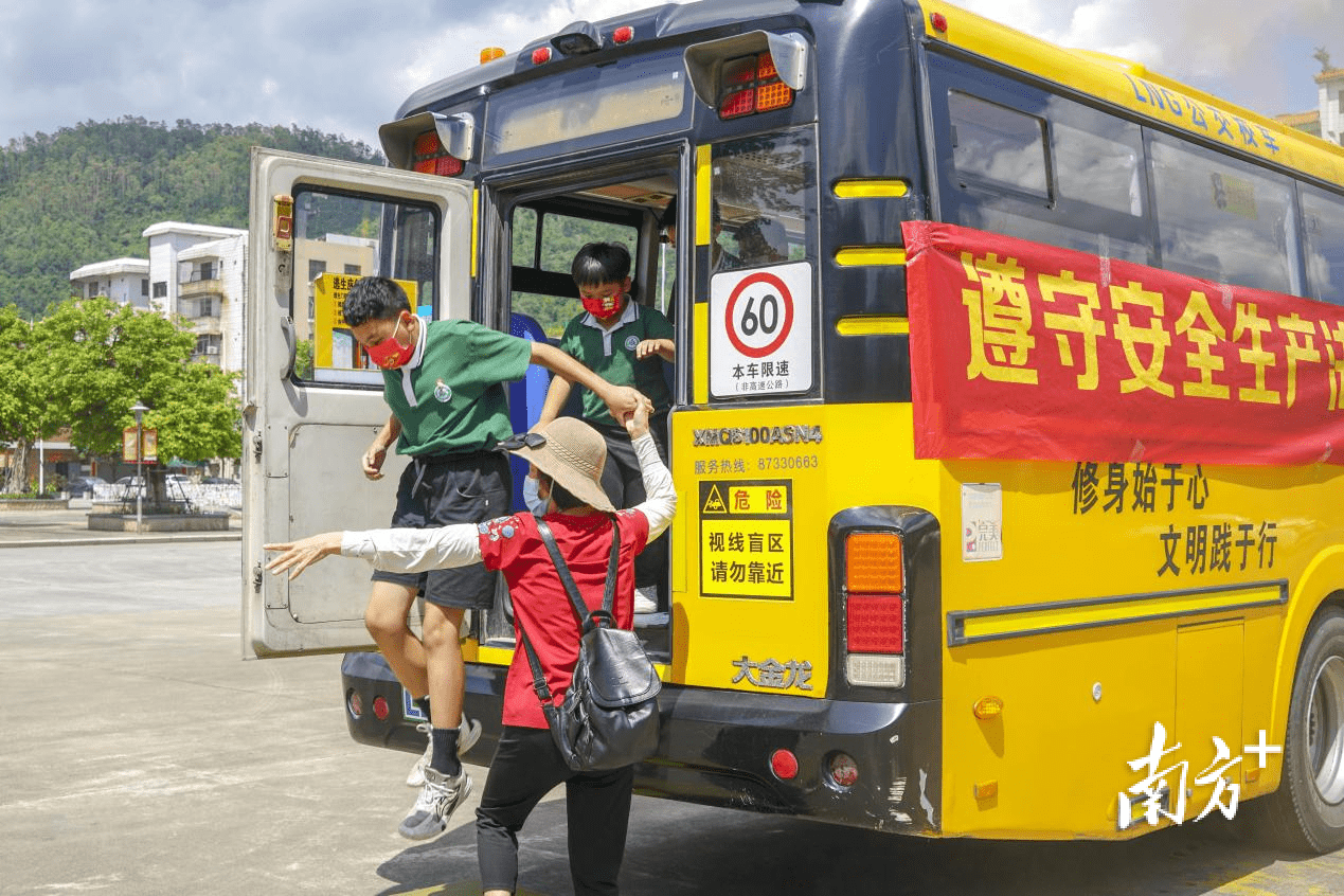 安全童行！中山公交開展專用校車應急處置綜合演練