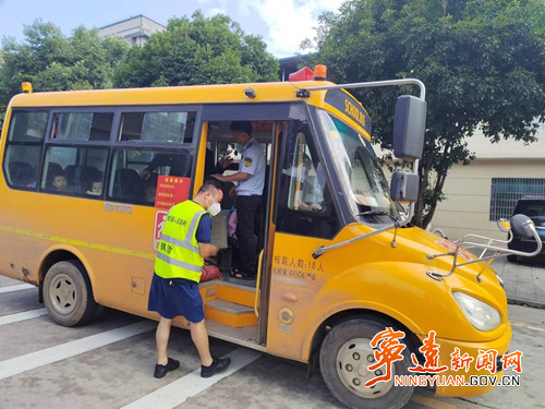 【創建全國文明城市】寧遠：“五個一”織密校園道路交通“安全網”1_副本500.jpg