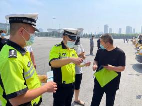 源頭監(jiān)管 | 運河區(qū)教育體育局聯(lián)合滄州交警對校車進(jìn)行安全檢查