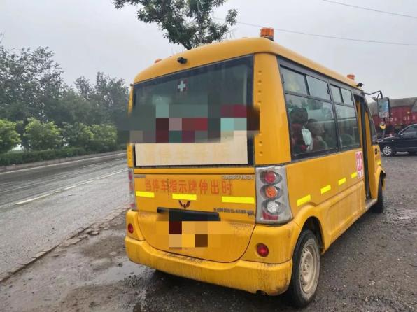 【一線微觀】安全豈能當兒戲！這樣的“黑校車”，你還敢讓孩子乘坐嗎？