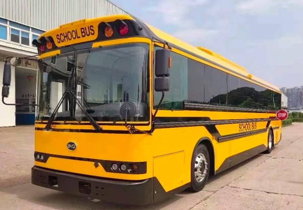 比亞迪打造的洛杉磯校車(chē)，外觀很霸氣，續(xù)航250公里，84座