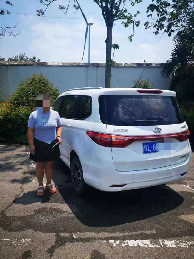 夏季整治百日行動丨“黑校車”超員上路，舞陽交警嚴查嚴懲，絕不姑息！