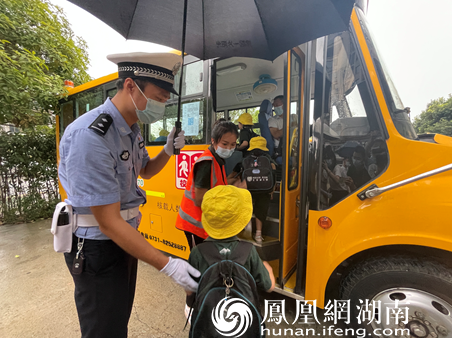 齊抓共管 長沙開福區(qū)將校車安全刻進年輪
