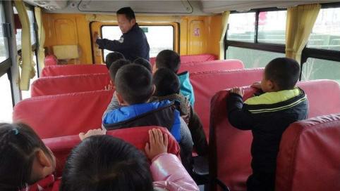 開(kāi)封尉氏南曹鄉(xiāng)：校車安全常檢查平安出行靠大家
