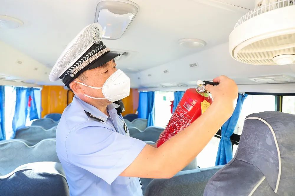 周邊道路“微改造”、校車校舍“做體檢”，松江警方全面護航“開學季”