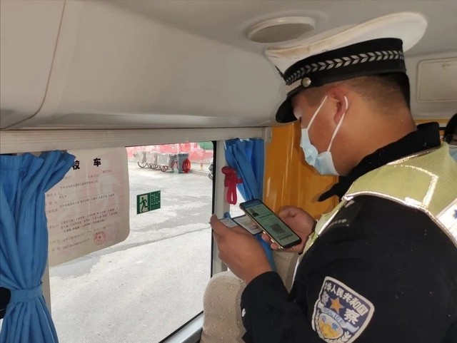 嚴把校車安全關 護航平安上學路
