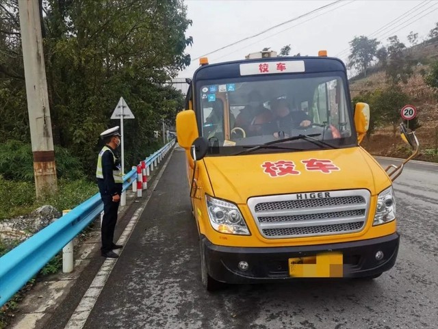 嚴把校車安全關 護航平安上學路