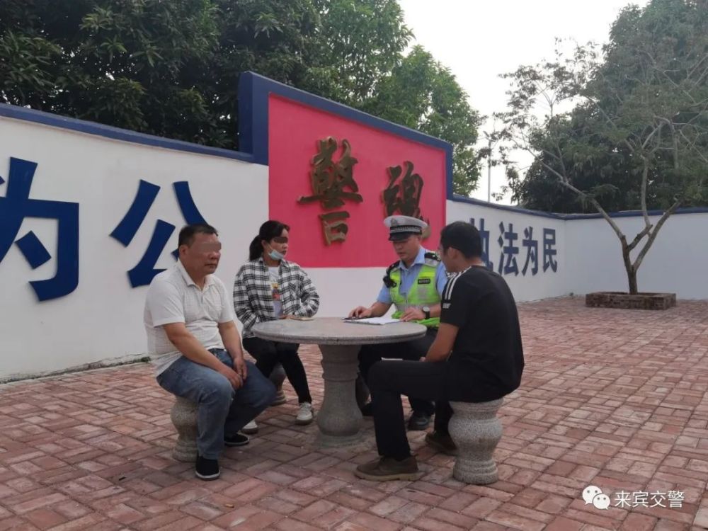 反面教材！校車司機超員，乘車小孩全都不系安全帶……