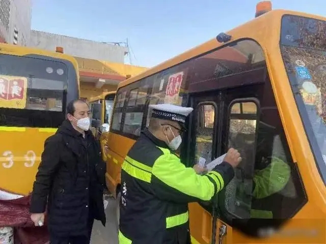 富平交警：“三個加強(qiáng)”落細(xì)落實校車“全過程”安全管理