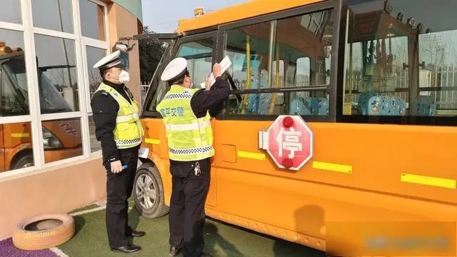 富平交警：“三個加強(qiáng)”落細(xì)落實校車“全過程”安全管理