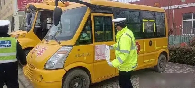 富平交警：“三個加強(qiáng)”落細(xì)落實校車“全過程”安全管理