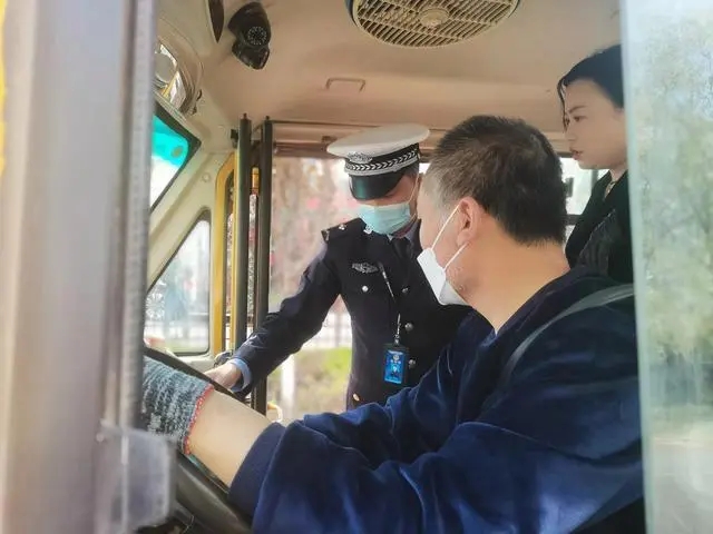 白水公安交警持續加強春季校車交通安全管理工作