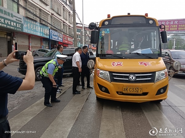 漣源市多部門聯合開展校車安全管理專項檢查