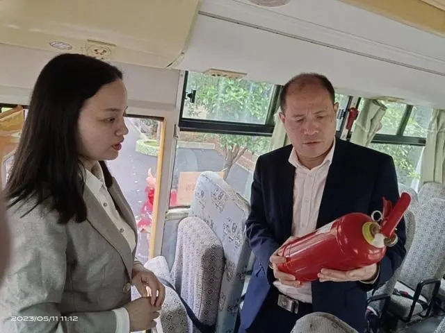 零陵區教育局局長唐天光帶隊開展校車交通安全專項檢查