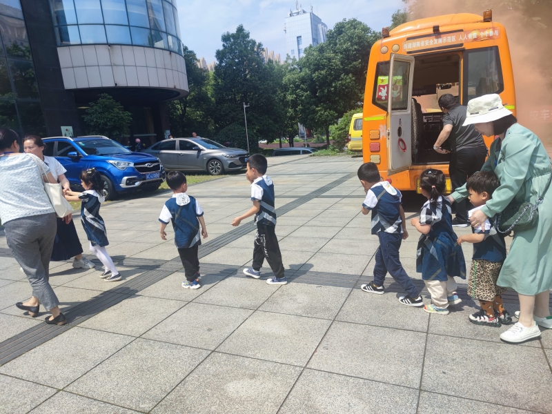打造平安校車！湘潭高新區開展校車安全培訓暨應急演練