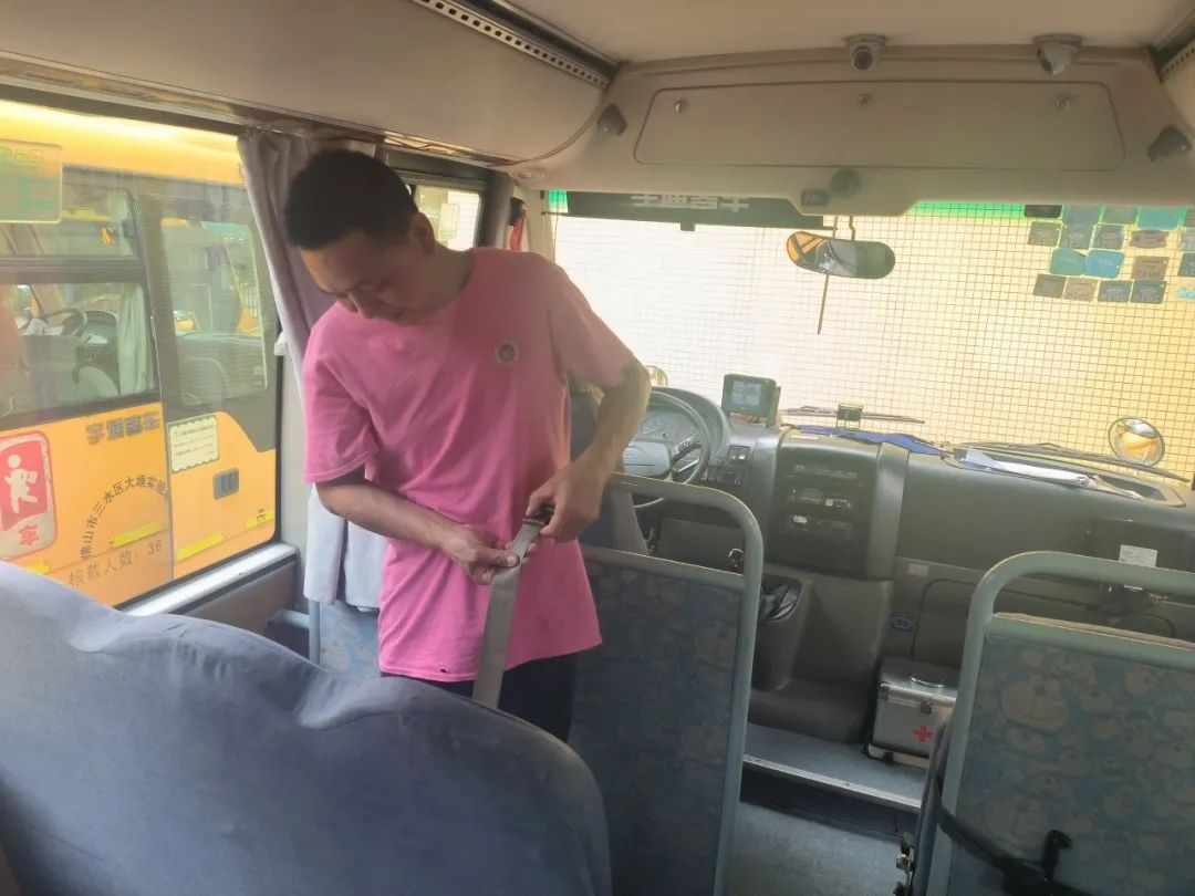 安全乘車，平安“童”行——2023學年下學期校車安全應急演練