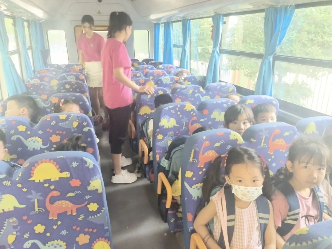 安全乘車，平安“童”行——2023學年下學期校車安全應急演練