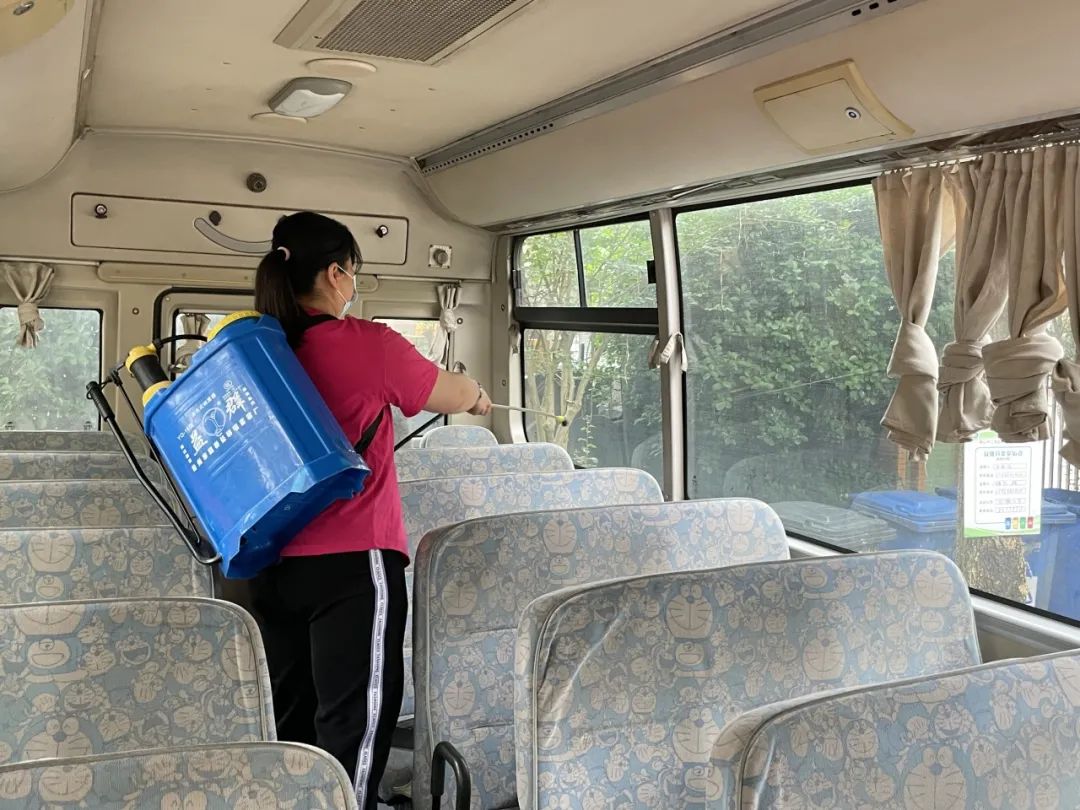 安全乘車，平安“童”行——2023學年下學期校車安全應急演練