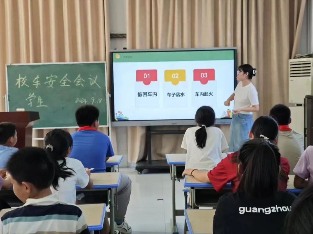 強(qiáng)化校車安全意識(shí) 共筑學(xué)生安全防線——記鄒區(qū)二實(shí)小校車安全應(yīng)急疏散演練活動(dòng)