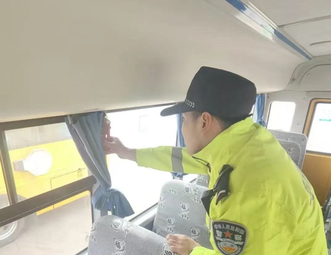 【護(hù)航開學(xué)季】建平交警開展校車安全大檢查工作，護(hù)航學(xué)生平安出行