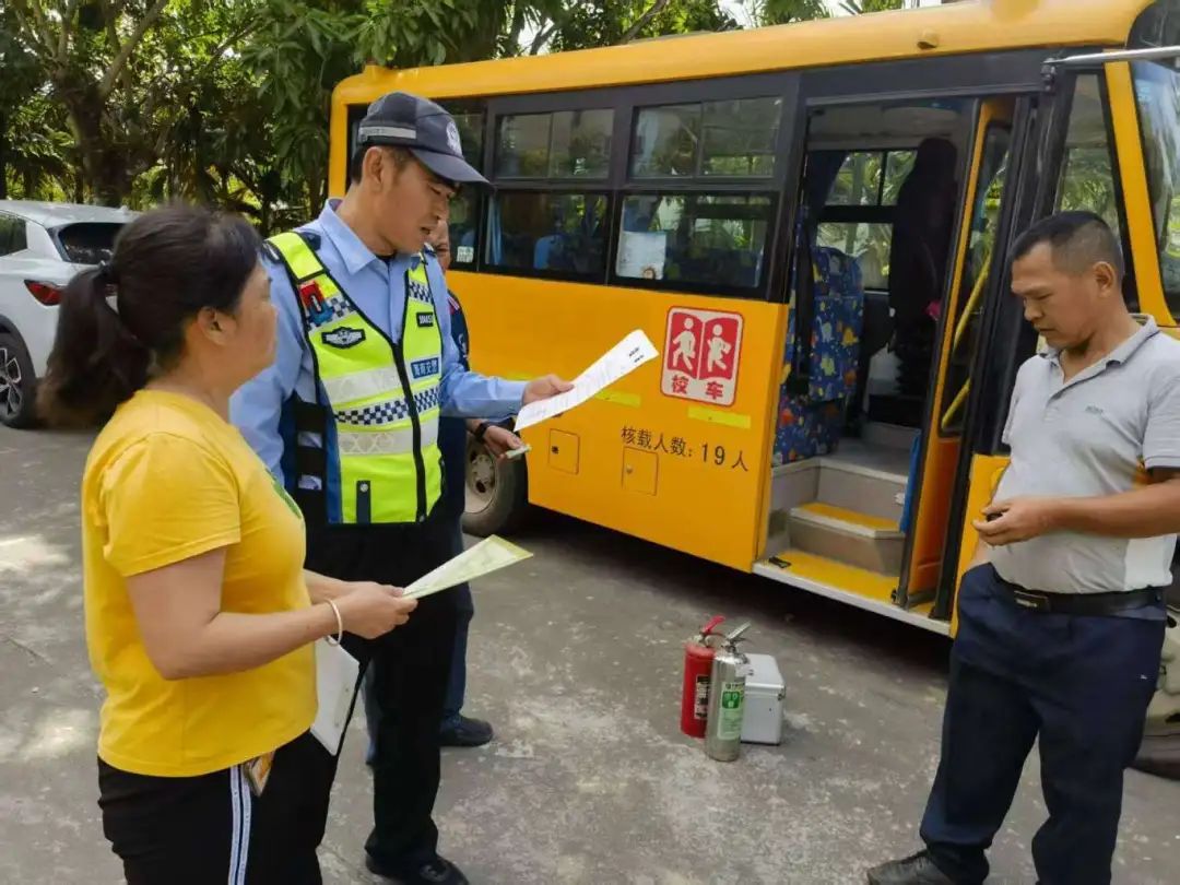 瓊中交警深入4所幼兒園開展校車安全隱患排查治理工作