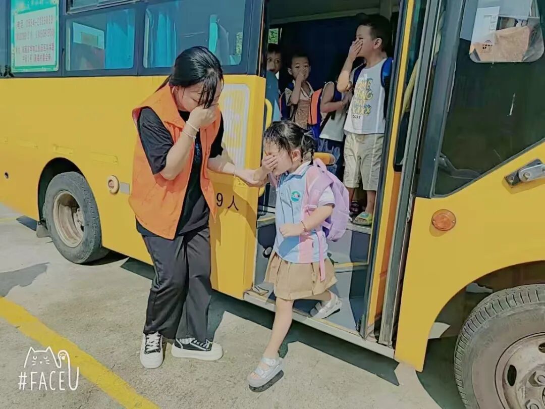 華林幼兒園校車逃生演練：為孩子安全“加碼”
