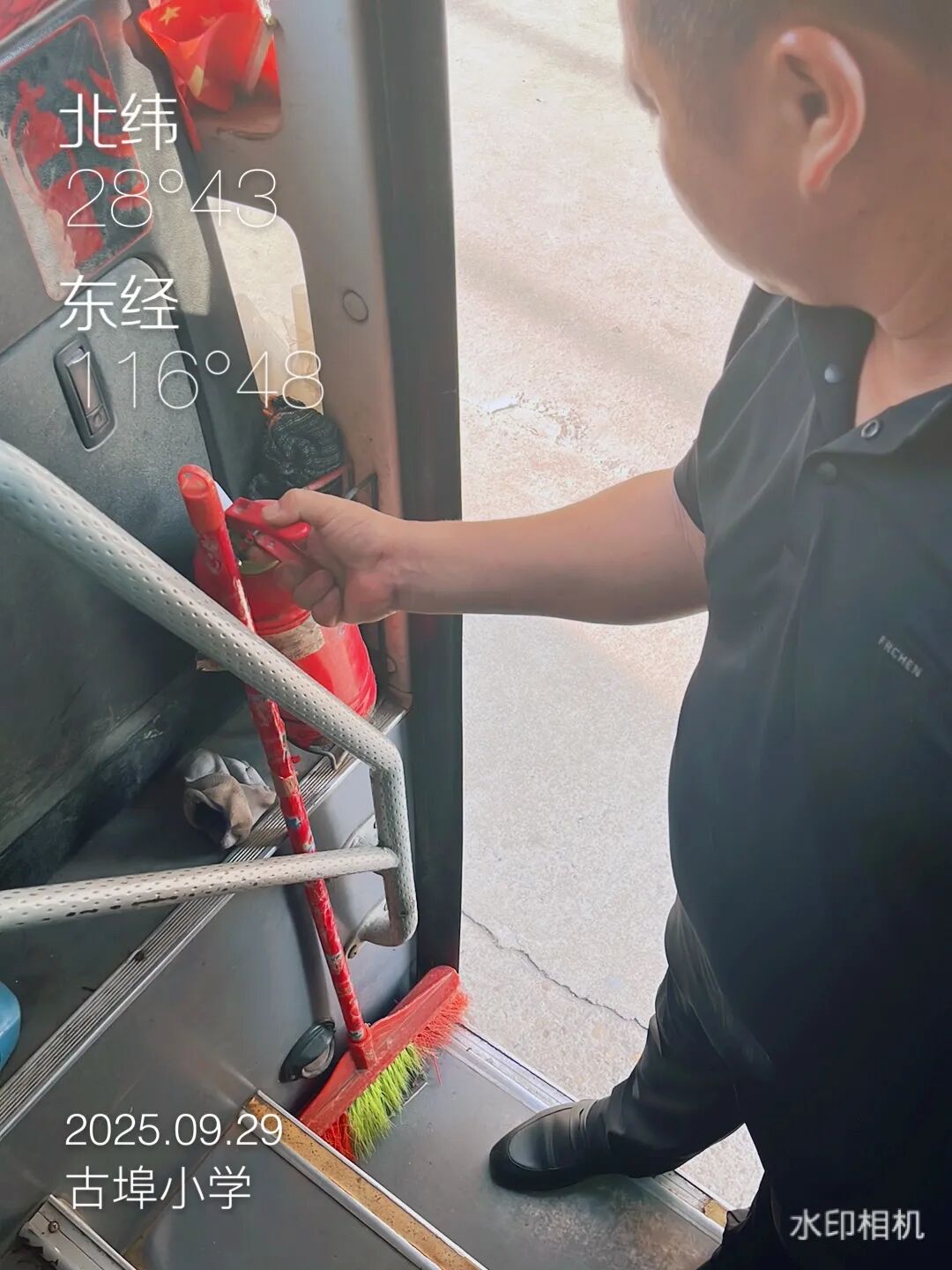 以練筑安全,守護上學路——古埠鎮(zhèn)中心小學開展校車安全應急演練 以練筑安全,守護上學路——古埠鎮(zhèn)中心小學開展校車安全應急演練