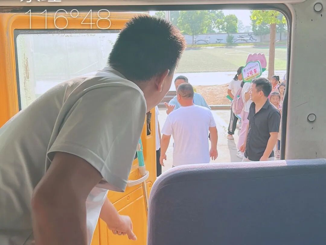 以練筑安全,守護上學路——古埠鎮(zhèn)中心小學開展校車安全應急演練 以練筑安全,守護上學路——古埠鎮(zhèn)中心小學開展校車安全應急演練