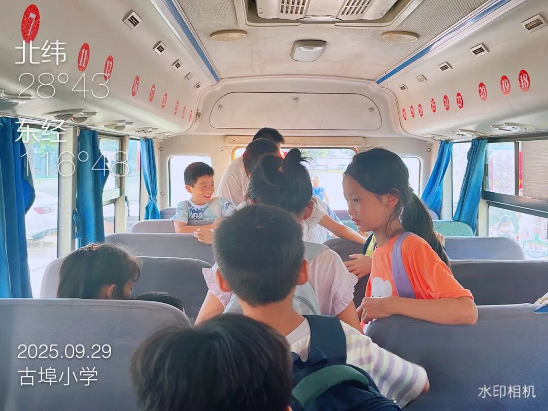 以練筑安全,守護上學路——古埠鎮(zhèn)中心小學開展校車安全應急演練 以練筑安全,守護上學路——古埠鎮(zhèn)中心小學開展校車安全應急演練