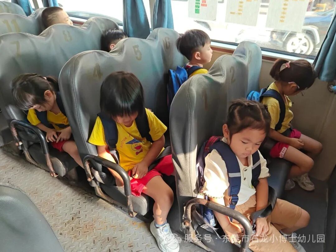 【校車演練】安全乘車,伴我同行——小博士幼兒園校車逃生安全演練活動 【校車演練】安全乘車,伴我同行——小博士幼兒園校車逃生安全演練活動