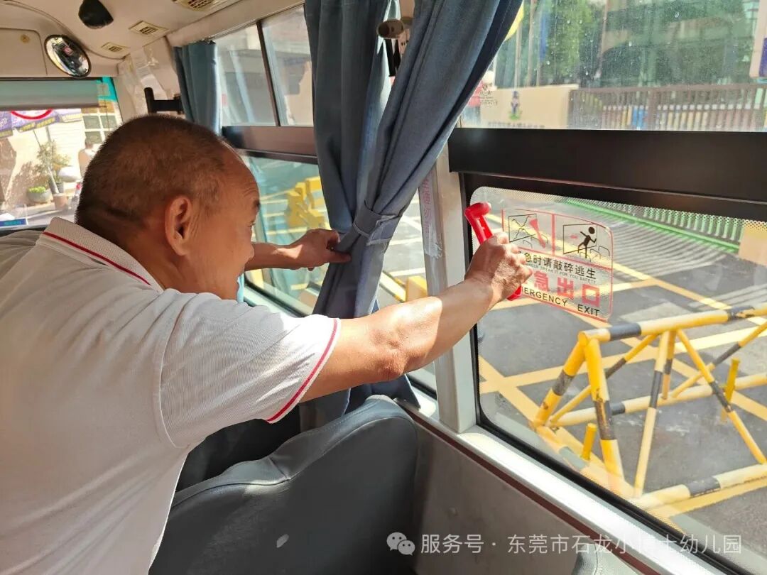【校車演練】安全乘車,伴我同行——小博士幼兒園校車逃生安全演練活動 【校車演練】安全乘車,伴我同行——小博士幼兒園校車逃生安全演練活動