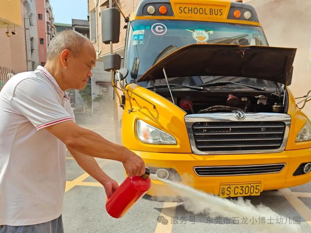 【校車演練】安全乘車,伴我同行——小博士幼兒園校車逃生安全演練活動 【校車演練】安全乘車,伴我同行——小博士幼兒園校車逃生安全演練活動