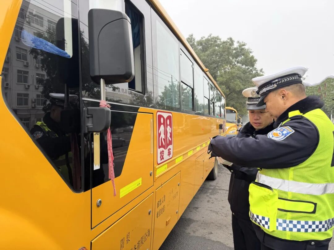 交警三大隊開展校車安全大檢查/ 交警三大隊開展校車安全大檢查