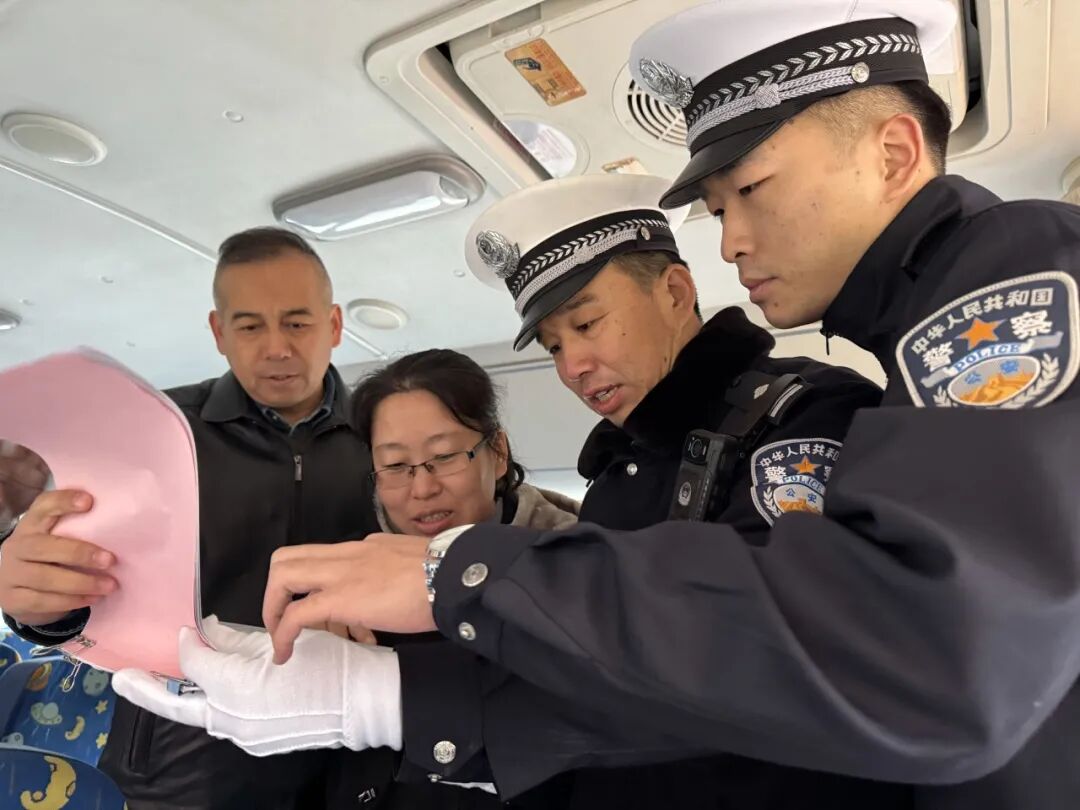 交警三大隊開展校車安全大檢查/ 交警三大隊開展校車安全大檢查