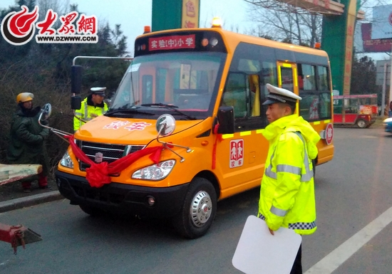 沒有準駕資格還敢開校車 這般“任性”要不得