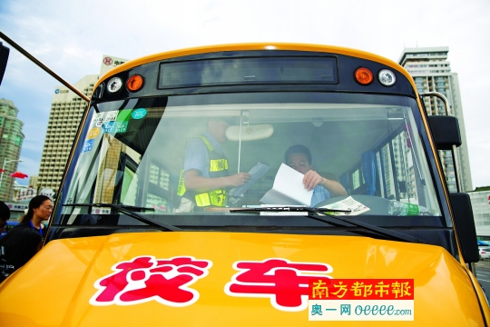 校車已用三年如今難上路 年審到底卡在哪個部門？