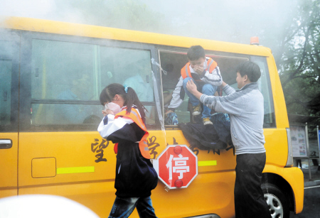 一場(chǎng)車禍引發(fā)的思考 為中國校車正名