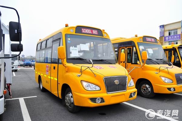 安源19座校車
