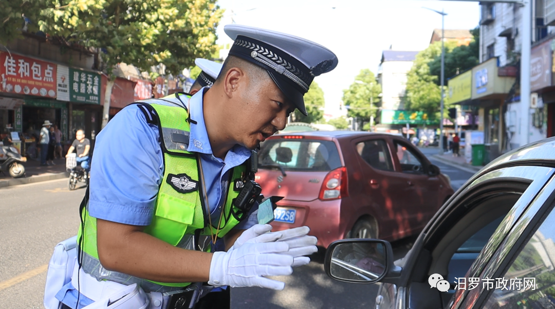 路遇校車該怎么讓？汨羅交警現場查處，教你省3分